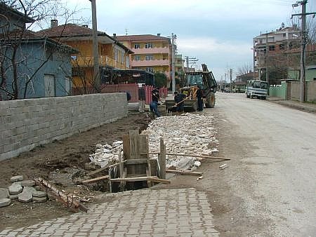  İLÇEMİZ ESKİ BURSA CADDESİ VE AYAZMA CADDESİ YOL ÇALIŞMASI