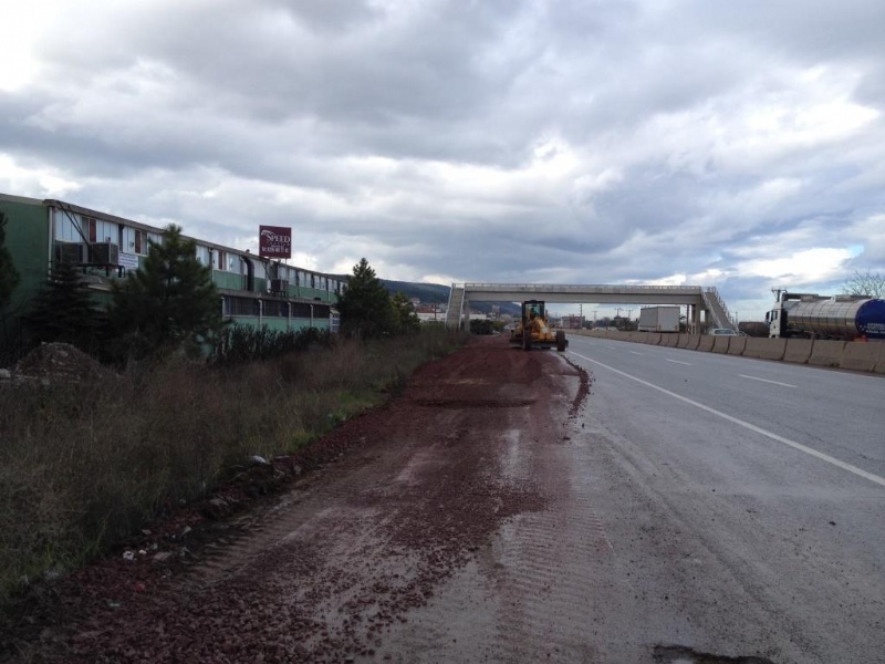 Çavuşçiftliği geçitten sonra yol düzeltme çalışması tamamlandı