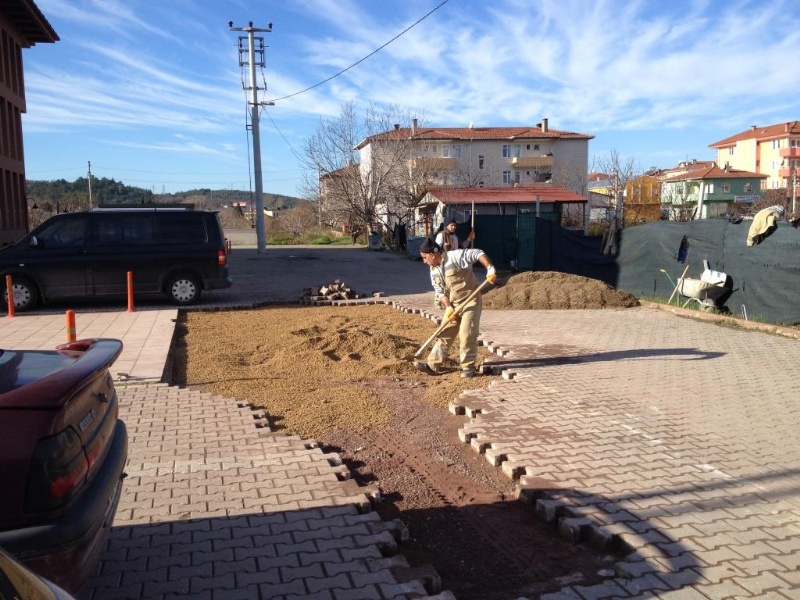 Kaymakamlık önü taş parke tamiratı tamamlandı.   