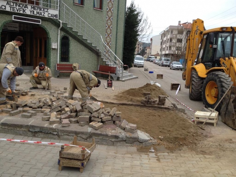 Merkez Camii kilit taşı tamiratı yapıldı.