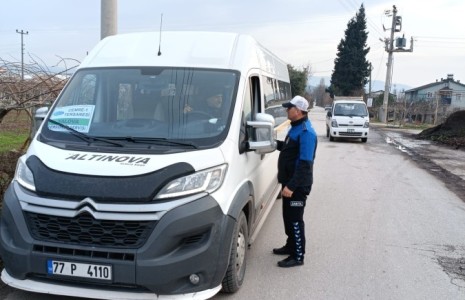 Altınova’da servis araçları denetlendi