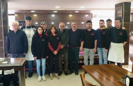 Esnafla kahvaltıları devam ediyor