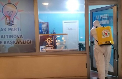 Parti binaları virüse karşı ilaçlandı