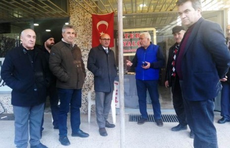 Esnafla görüş alışverişine devam