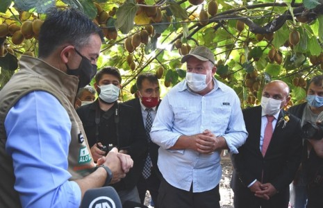 Kivide ilk hasadı Bakan Pakdemirli yaptı