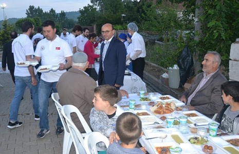 Altınova’da mahalle iftarları başladı