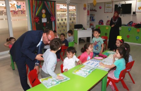 Başkan Oral minik öğrencilerle buluştu