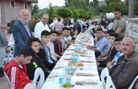 Altınova’da mahalle iftarları başladı