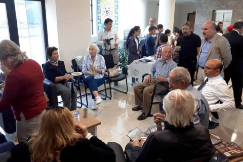 Yaşlılarla çocuklar Altınova’da buluştu