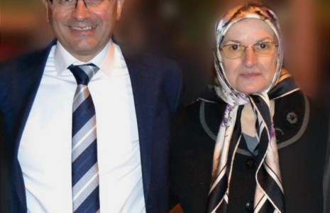 “Cennet annelerin ayaklarının altındadır”