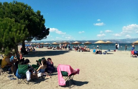 Hersek Sahili, doldu taştı