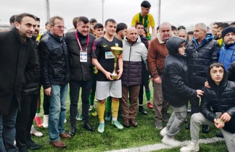 U18’de Altınova Belediyespor şampiyon