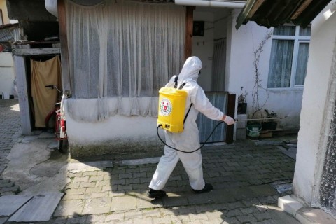 Altınova’da ilaçlanmadık yer kalmıyor