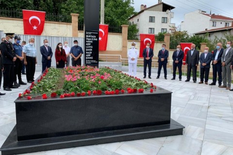 Şehitlikler ziyaret edildi