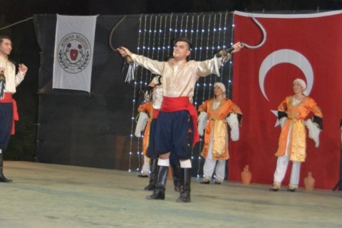 Altınova’da halk dansları esintisi