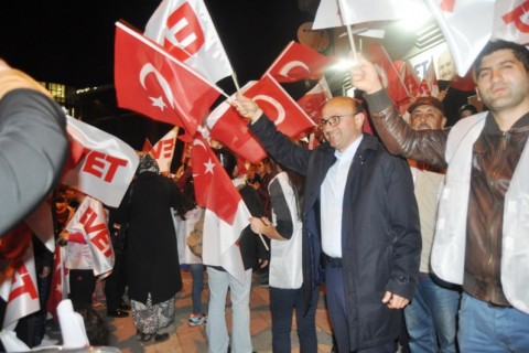 Altınova ‘EVET’ için yürüdü