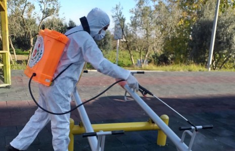 Altınova’da COVID ile mücadele aralıksız sürüyor