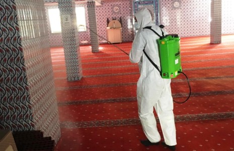 Camiler ilaçlanıyor