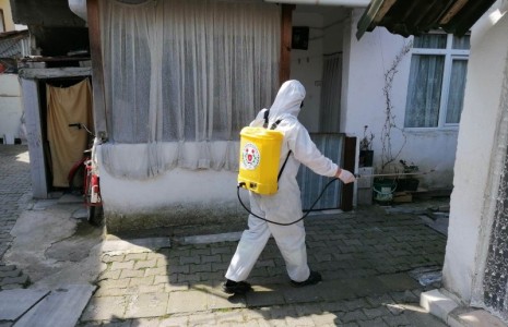 Altınova’da ilaçlanmadık yer kalmıyor