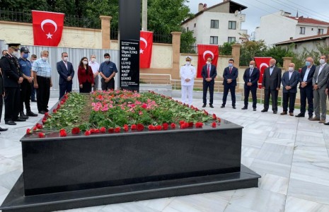 Şehitlikler ziyaret edildi