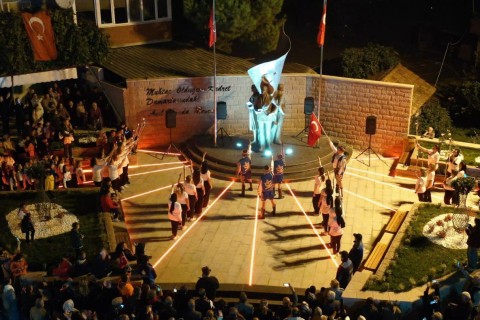 300 Metrelik Türk Bayrağıyla Fener Alayı!