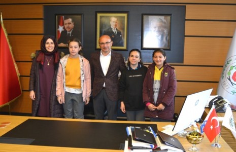 Başkan Oral, öğrencilerle buluştu
